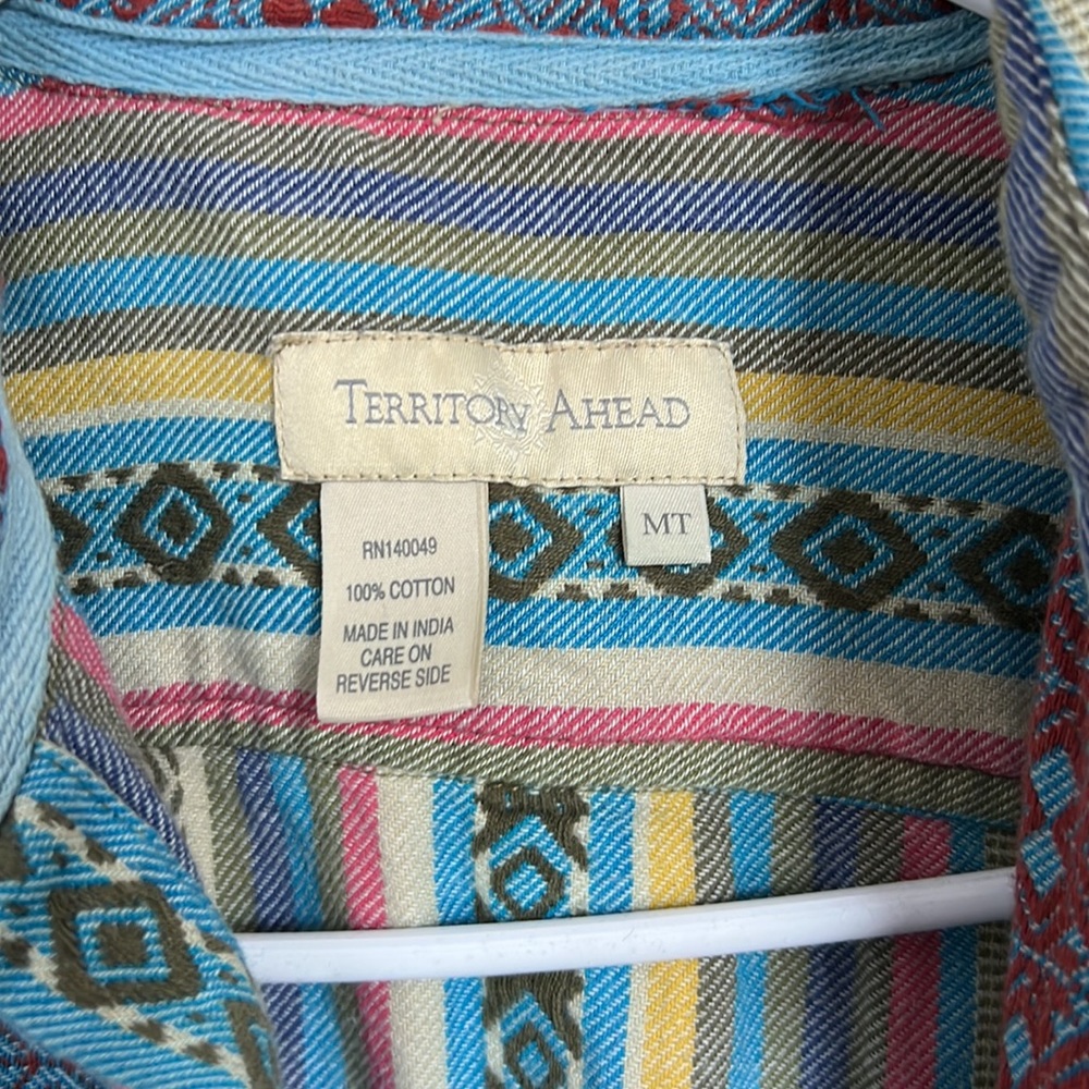 Button up - Picture 2 of 4